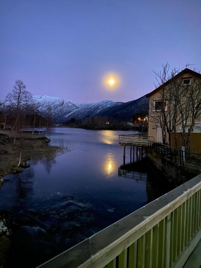 House On The Lake 보겐 외부 사진